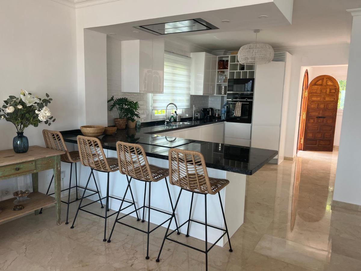Playa Cristo Amazing Beach Terrace Appartment Estepona Eksteriør billede