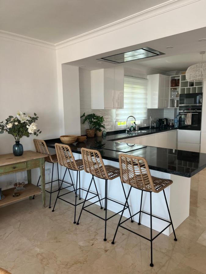 Playa Cristo Amazing Beach Terrace Appartment Estepona Eksteriør billede