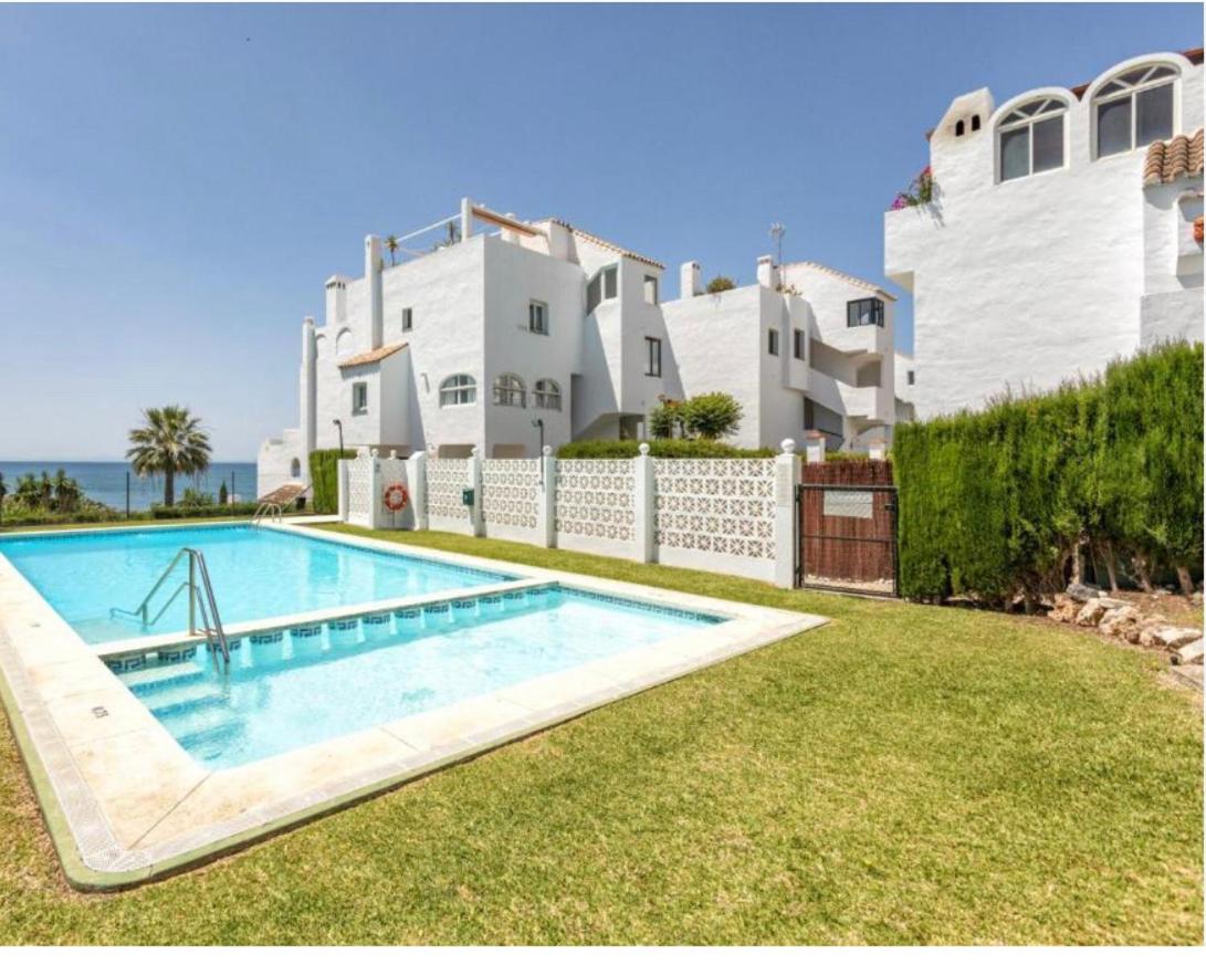 Playa Cristo Amazing Beach Terrace Appartment Estepona Eksteriør billede